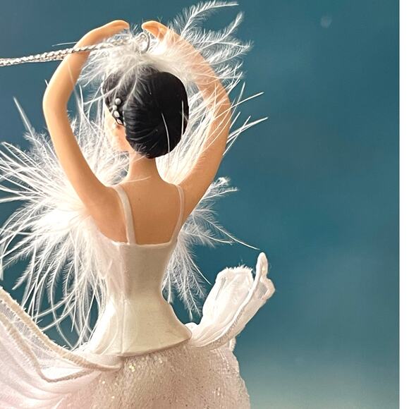 Barbie The Swan Queen In Swan Lake Porcelain Ornament In Box 1998 Avon - Picture 10 of 12